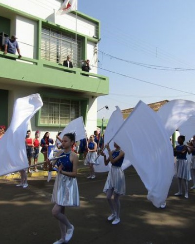 Desfile cívico em comemoração aos 200 anos da Independência do Brasil